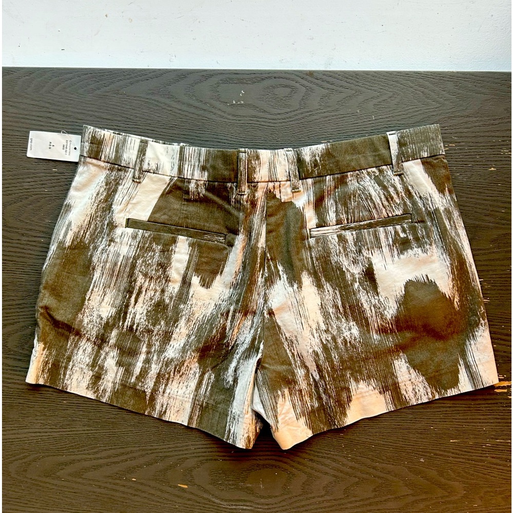 SUMMER SHORT Khakis by Gap Olive /Cream camo style Zipper Front Shorts.